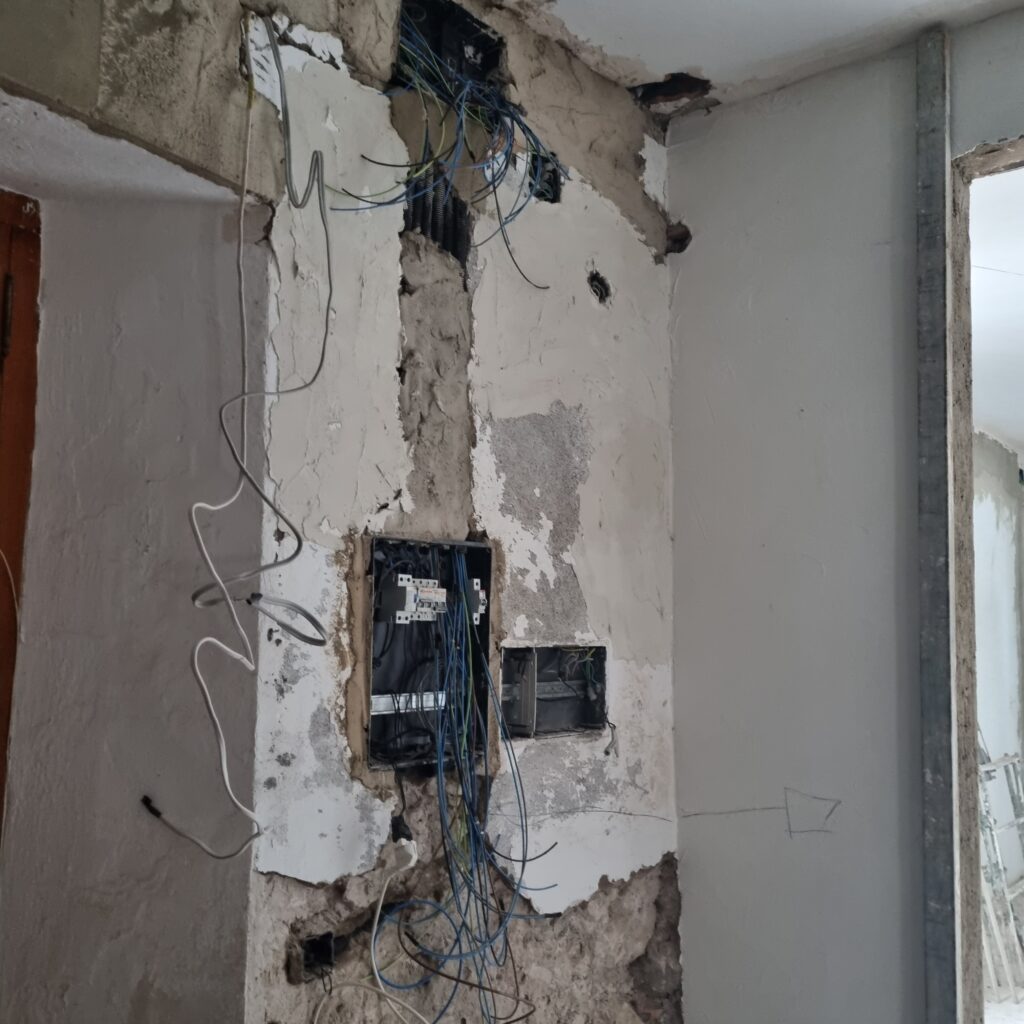 Traditional Andalusia houses renovated for sale in Cordoba - Nestled in the heart of Andalusia, Zuheros. To highlight the location of a fully renovated home located in the village of Zuheros, Cordoba, Spain