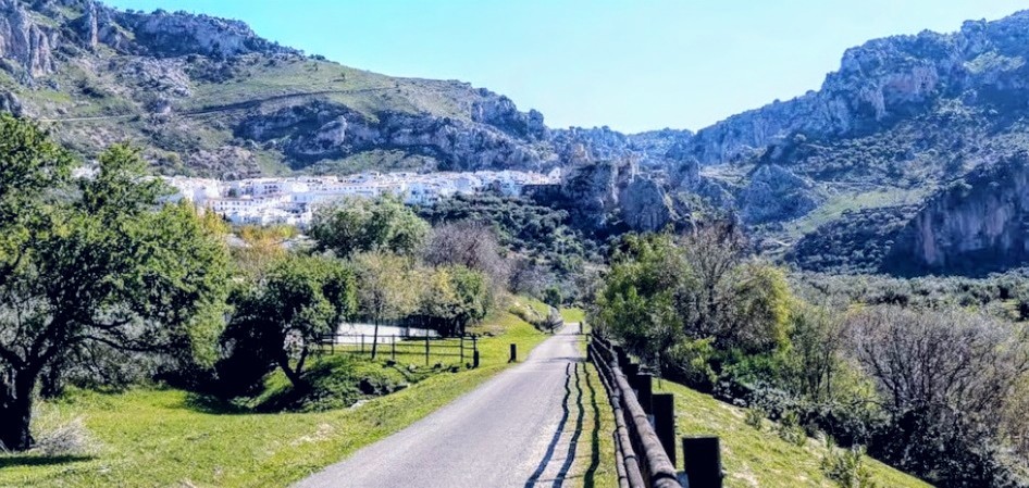 Zuheros is a captivating Andalusian village, renowned as one of Spain’s prettiest, nestled in the serene Subbética mountains, blending rustic charm with breathtaking natural beauty